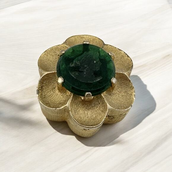 Vintage Italian Green Glass Intaglio Cameo Gold Tone Metal Trinket/Pill Box - Picture 1 of 7